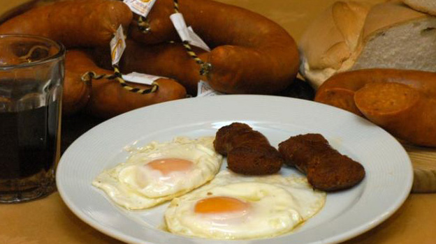 Huevos con Farinato
